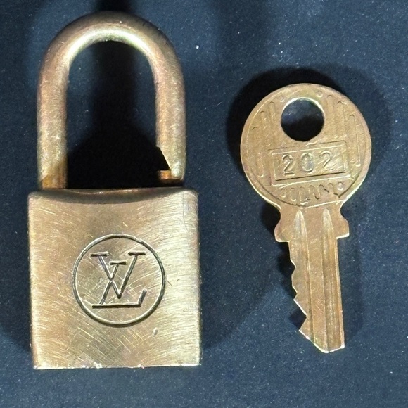 # 202 Louis Vuitton Lock and Key - Picture 6 of 7